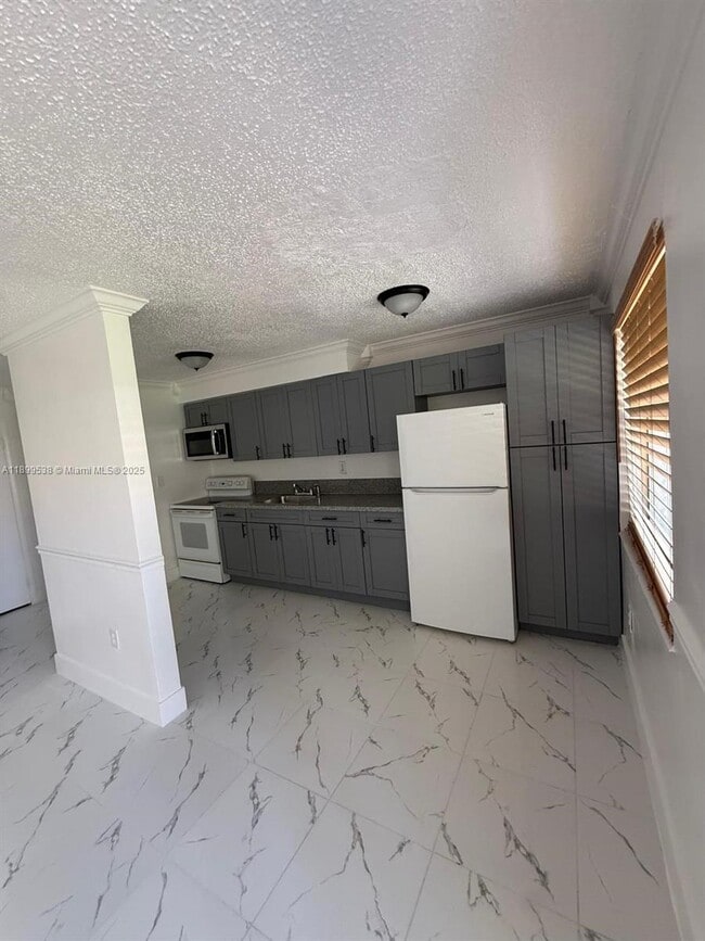 Photo - 15941 NE 18th Pl Unidad 2