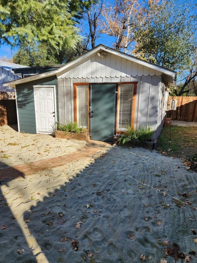 Photo - 3433 Willow St