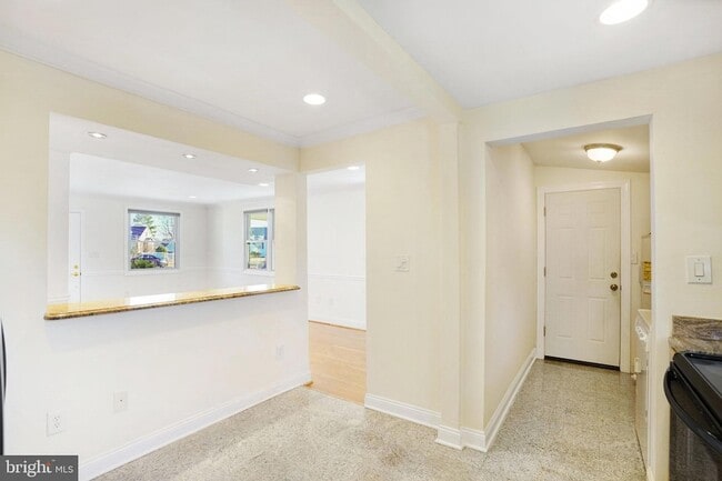 Photo - 6924 Kenfig Dr