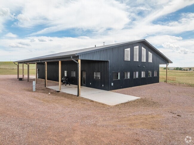 Building Photo - 4 BED | 2 BATH | BARNDOMINIUM | HOT SPRING... Rental