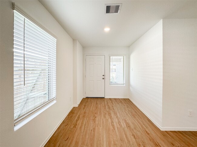 Photo - 1444 Las Cuevas Dr