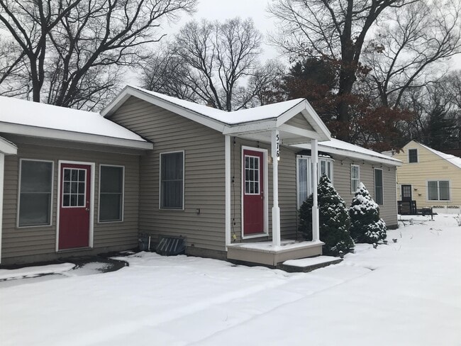 Building Photo - 576 Pinecrest St