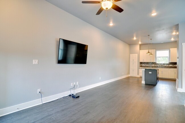 Photo - 2822 Forest Park Blvd Unidad 2026