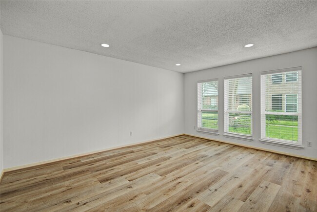 Photo - 1334 Country Pl Dr
