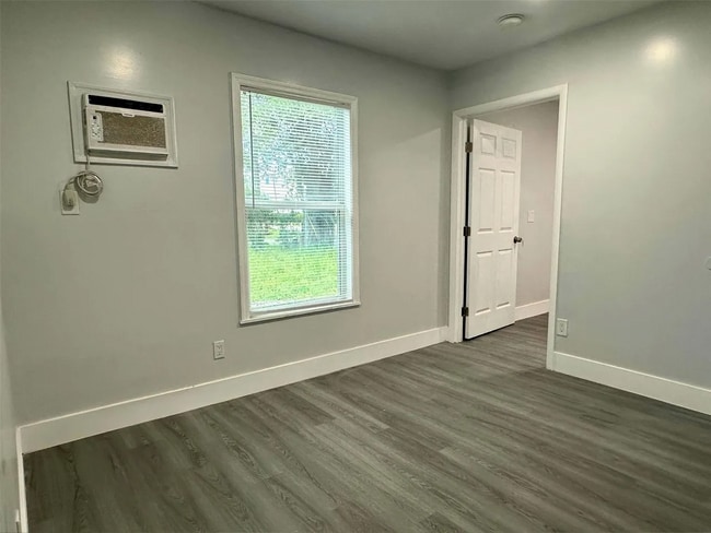 Photo - 1390 Riverland Rd Unidad 1