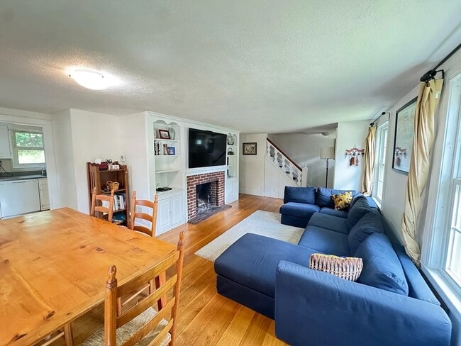 25 Wachusett Dr