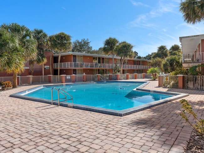 Photo - Colonial Drive Apartments