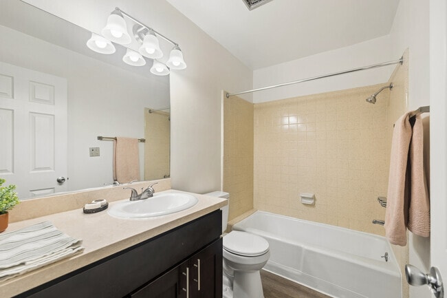 1 habitación, 1 baño - 900 pies cuadrados - Baño