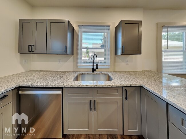 Photo - 1724 Woodlawn Ave