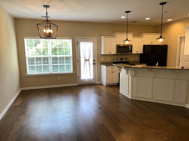 Photo - 172 Kline St NW