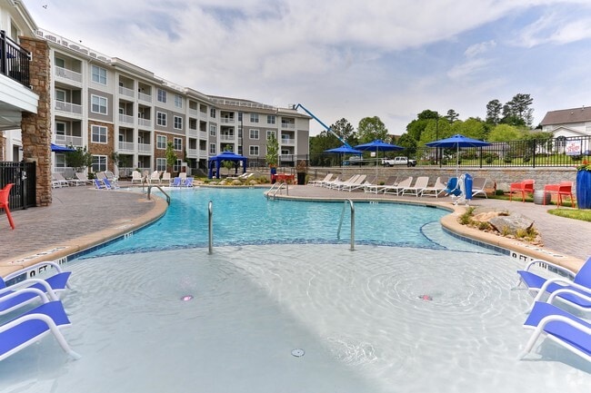 piscina - Residence at Tailrace Marina