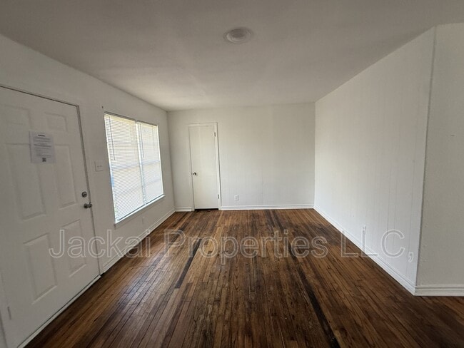 Photo - 15 MacArthur Dr