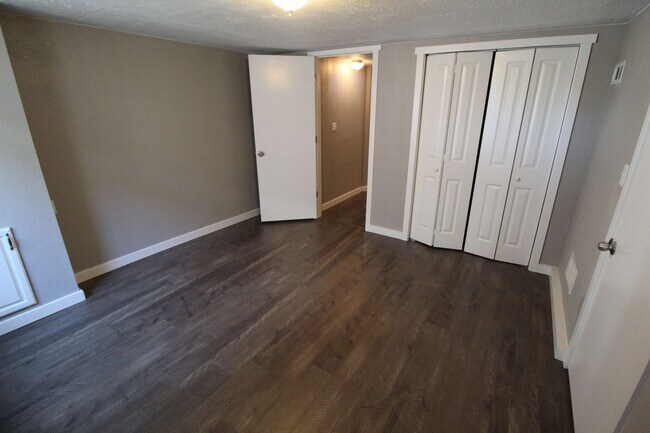 Building Photo - 1308 E Lacrosse Ave Rental