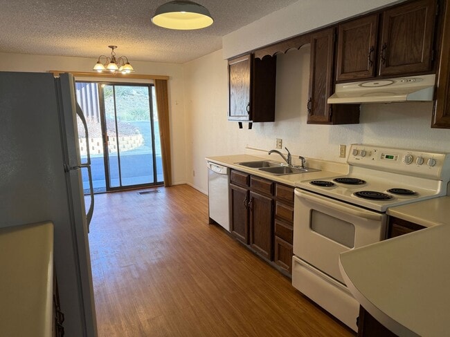 Photo - 2932 Holly Ave