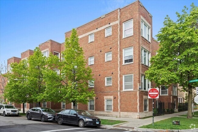 Building Photo - 6750 N Greenview Ave Unit G Rental
