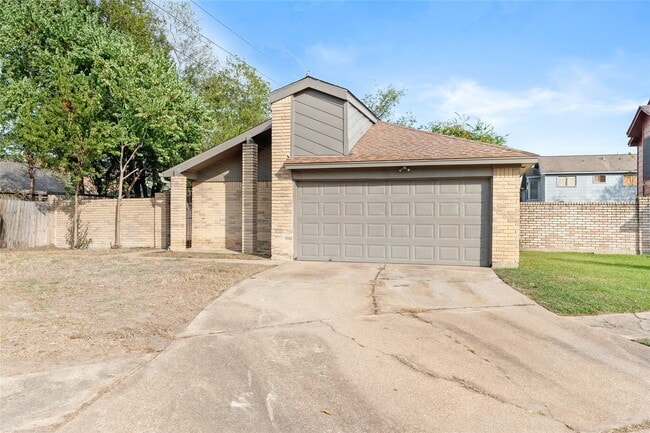 Building Photo - 10746 Staghill Dr