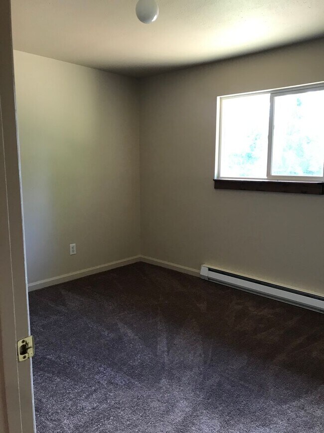 OFFERED Cozy 3 bed/1 bath Rental House Rental in Kalispell, MT