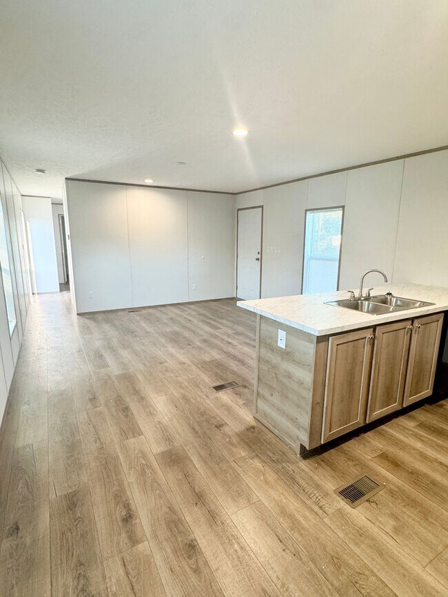 Photo - Move in Ready! 3 bedrooms/ 2 Baths! Beautiful space!
