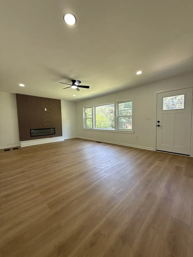 Photo - 1680 Brewer Blvd SW