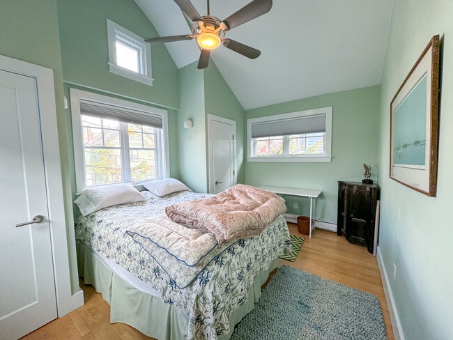 3 Howland St