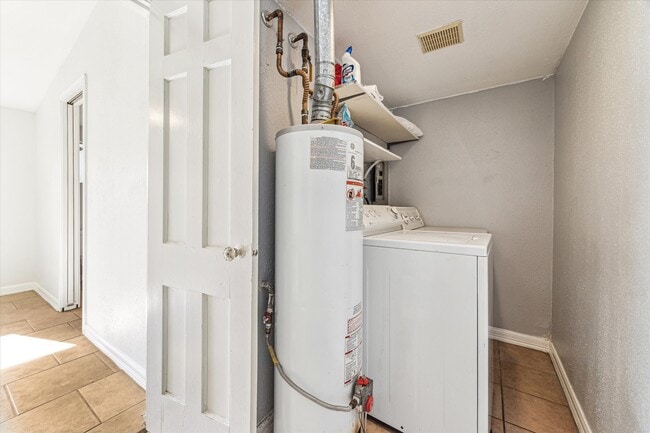 Photo - 5125 Maple St