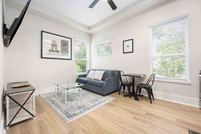 Building Photo - 214 Welch St Unit 1BD