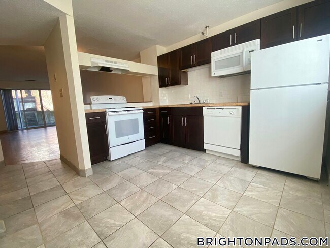 Photo - 140 N Beacon St Unidad A2