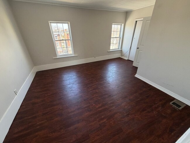 Photo - 566 Stanbridge St