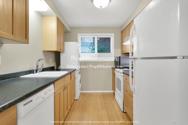 Photo - Charming 2-Bedroom Haven in the Heart of Sunset - A Blend of Serenity and Convenience!