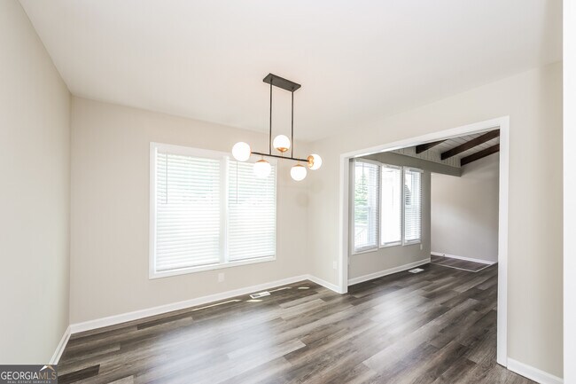 Photo - 4948 Highpoint Way NE