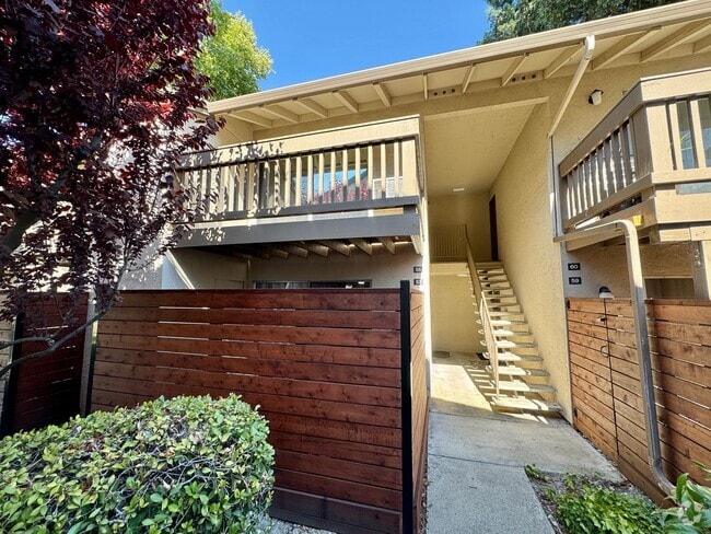 Building Photo - Nice Upper Unit 58 Rental