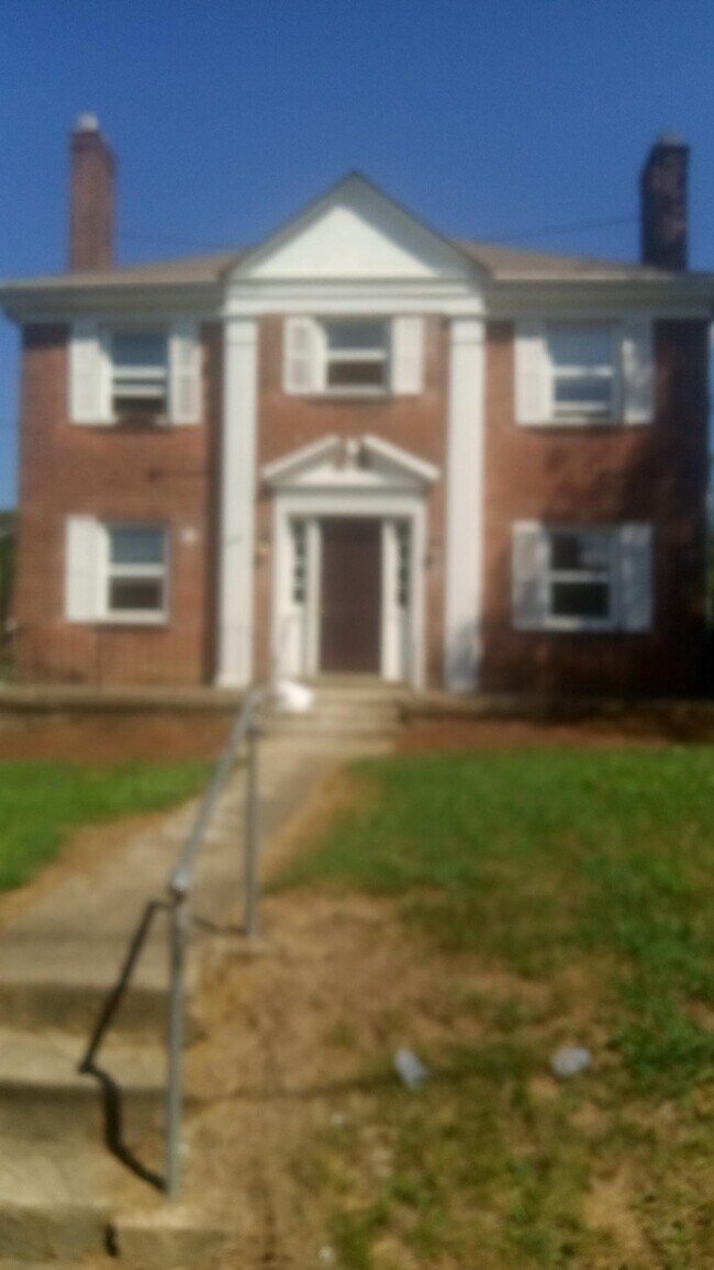 Building Photo - 1500 Yarmouth Ave Unit 2