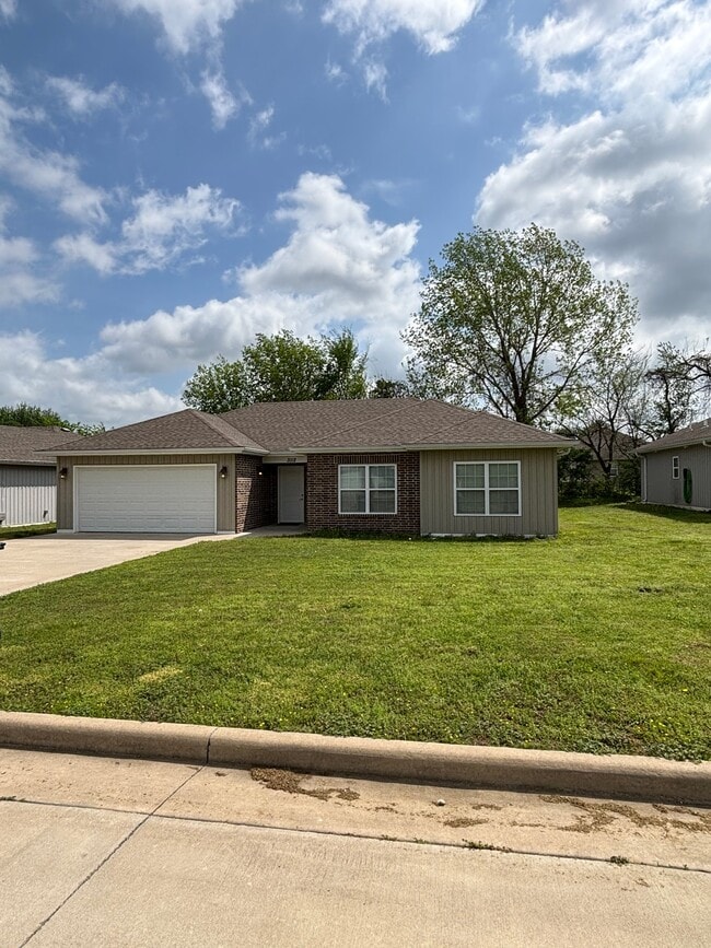 Building Photo - 3102 Wild Red Rd