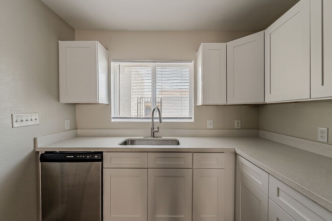 Photo - Updated 3 bed 2 bath Town House in Central...