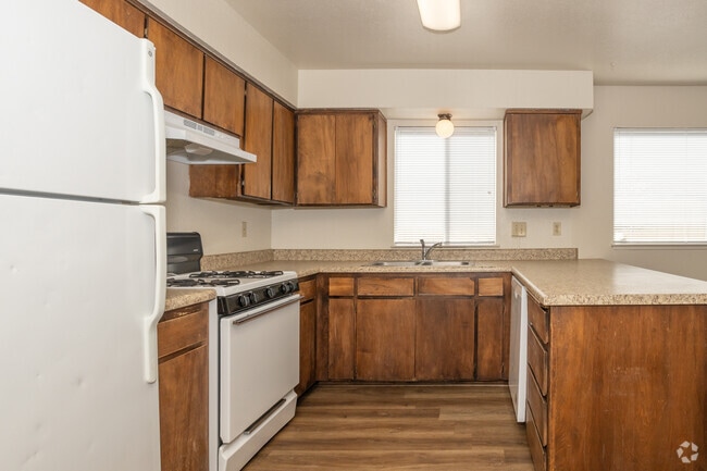 4BR, 2BA - 1,500SF Standard - Kitchen - HUGE 4 BEDROOM Townhome!