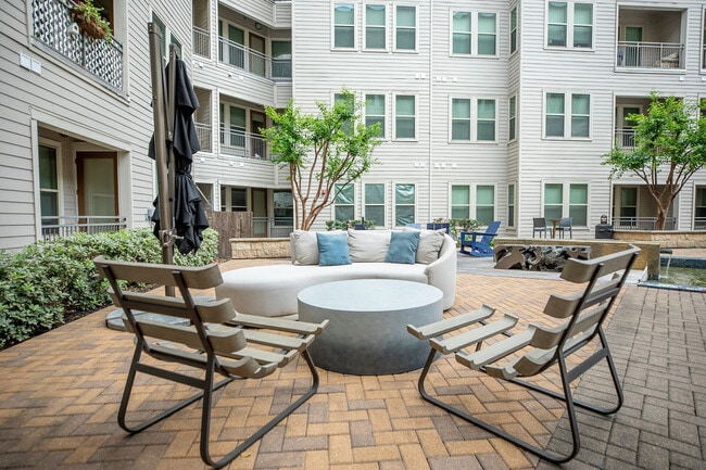 District at Memorial apartments — community photo