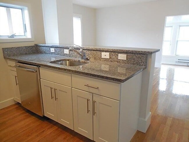 Building Photo - 17 Webster St Unit 2 Rental
