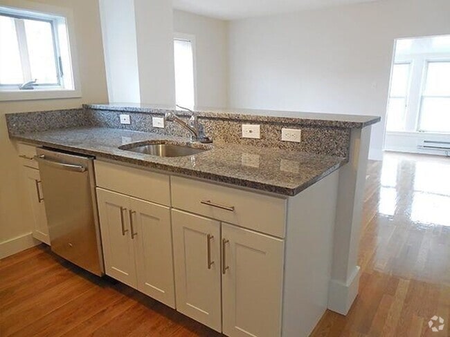 Building Photo - 17 Webster St Unit 2 Rental