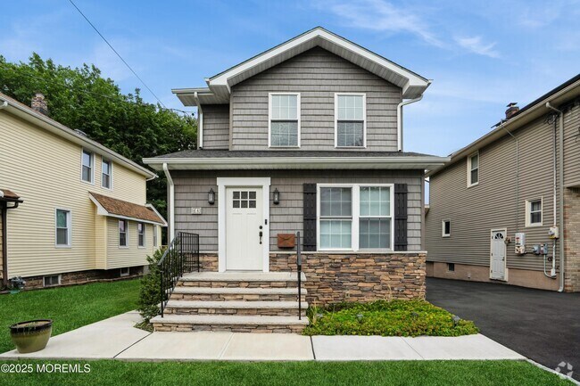 Building Photo - 64 Oakridge Ave Rental