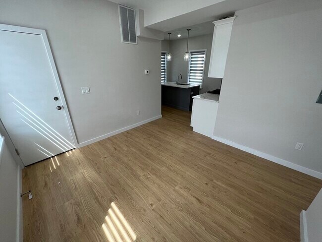 Photo - 7 Transit St