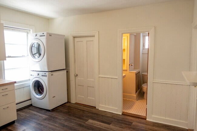 In Unit Washer/Dryer - 30 Royal St Unit Apt 1