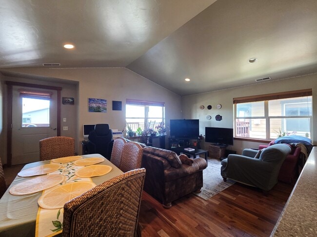 Photo - 1256 Meagher Ave
