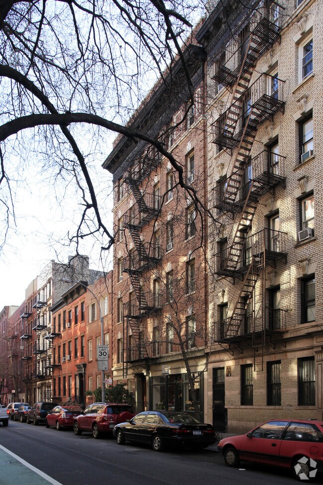 Photo - 204-206 W 10th St