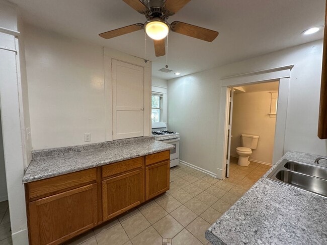 Photo - 1253 College Ave NE