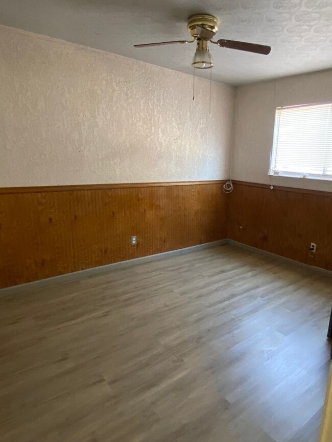 Photo - 1857 Crestwood Cir