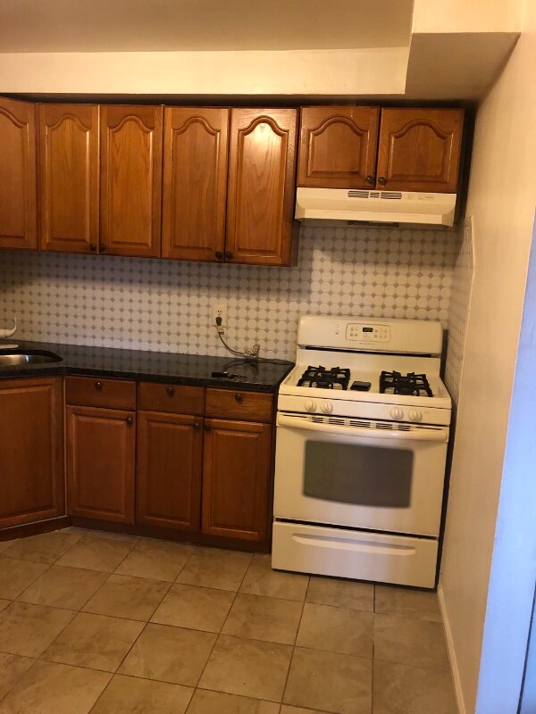 Photo - 387 College Dr