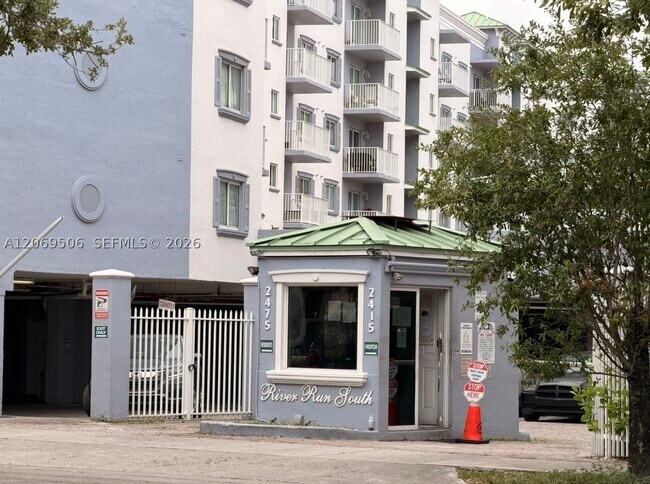 Building Photo - 2415 NW 16th St Rd Unit 207-1