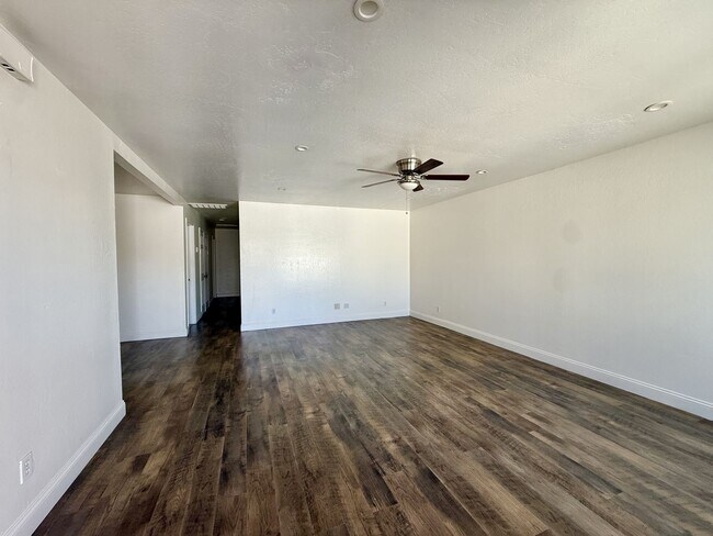 Photo - Comfortable 3 bedroom in convenient Hollister location