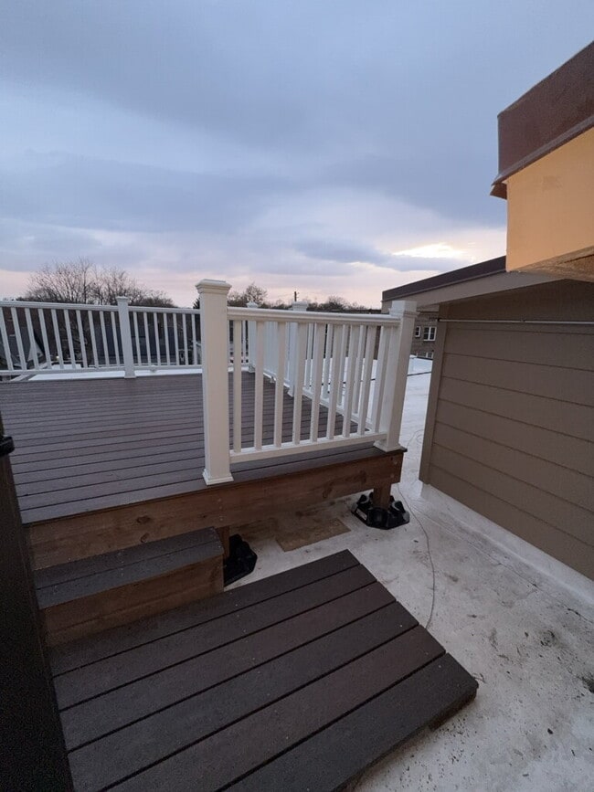 Photo - *Beautifully remodeled Historic 2 bed plus den Penthouse In Desirable Lowry Hill - Near Chain Of ... Unit 9