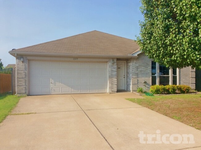 Building Photo - 1377 Meadowbrook Ln